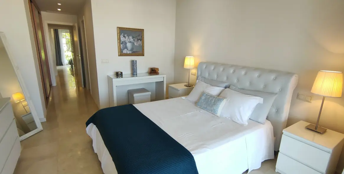 Short-term rent of middle floor apartment in Benahavís 13