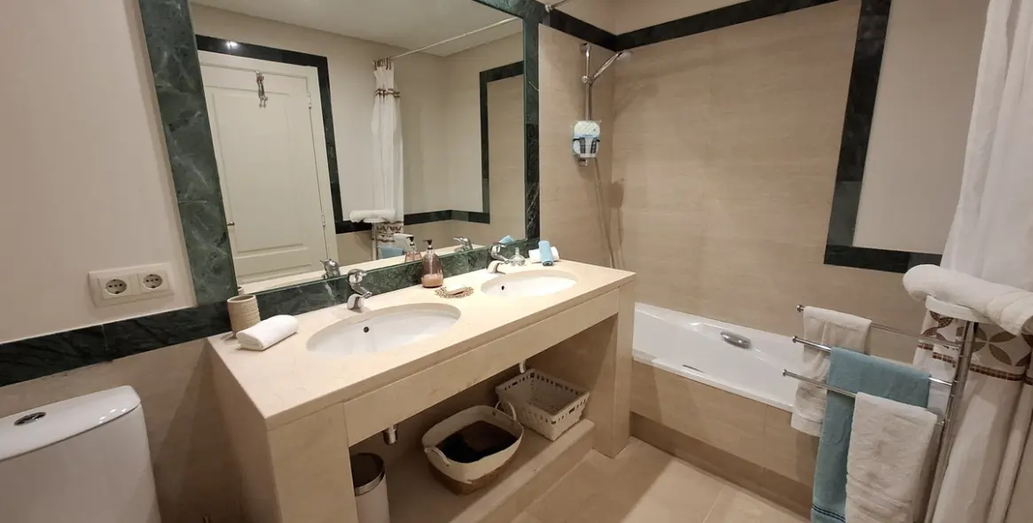 Short-term rent of middle floor apartment in Benahavís 14
