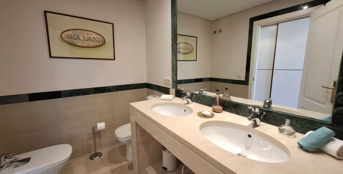 Short-term rent of middle floor apartment in Benahavís 15