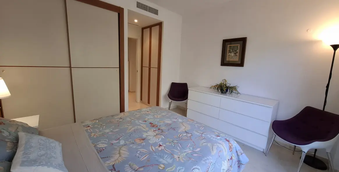 Short-term rent of middle floor apartment in Benahavís 16