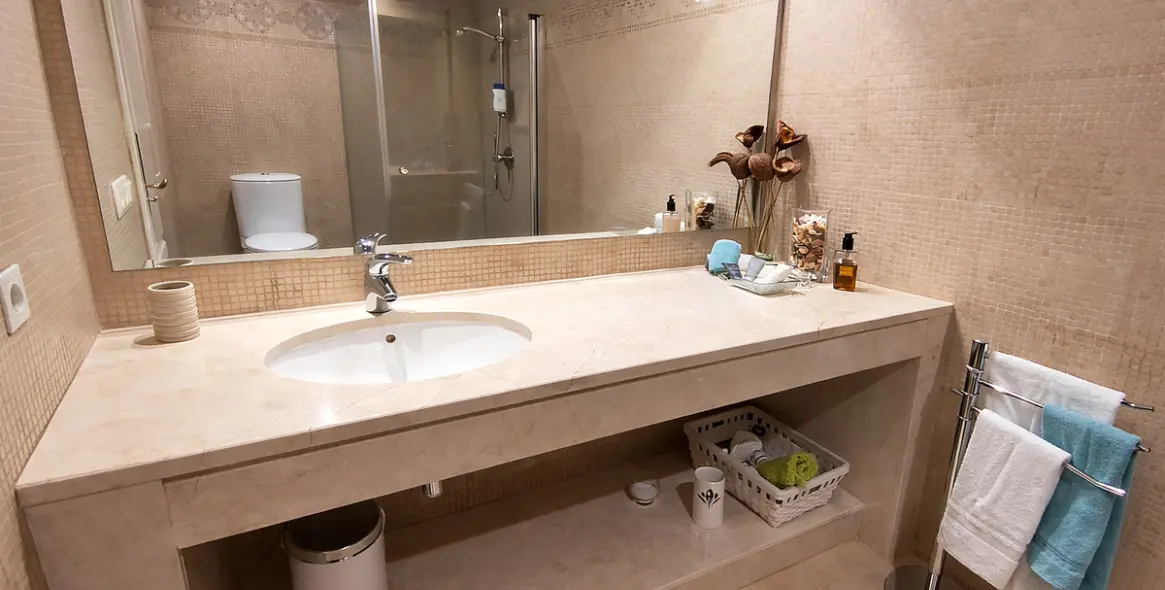 Short-term rent of middle floor apartment in Benahavís 19