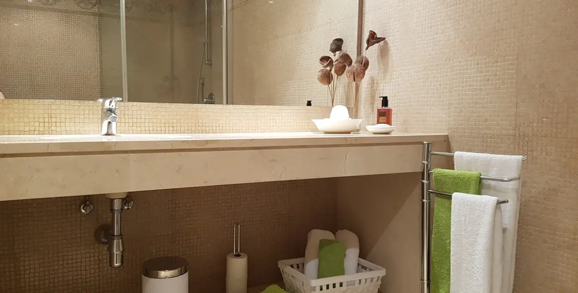 Short-term rent of middle floor apartment in Benahavís 20