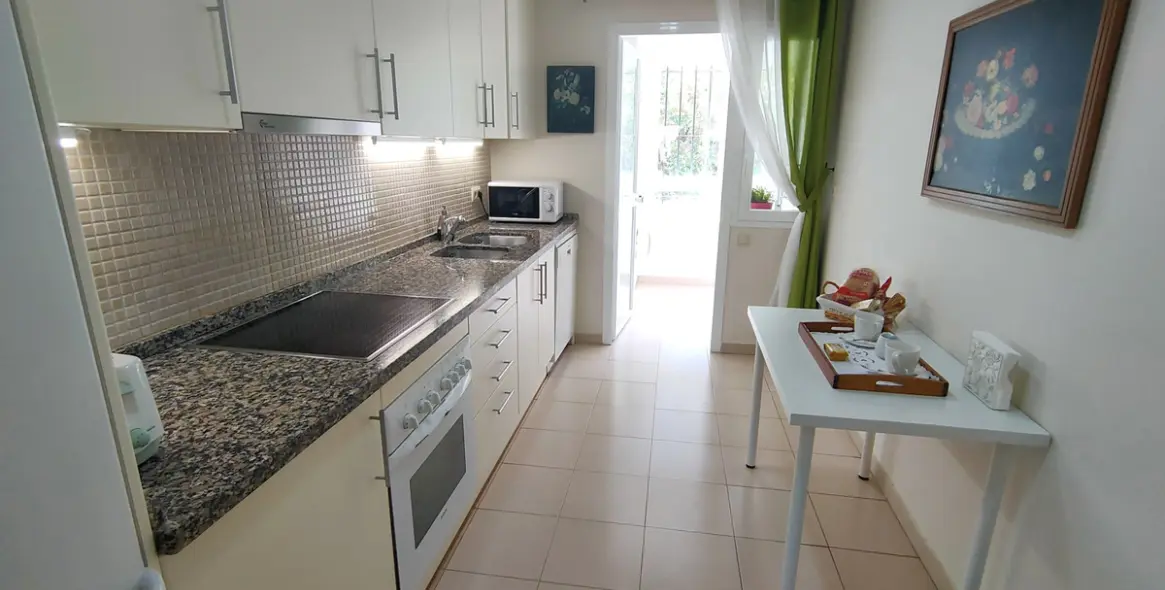 Short-term rent of middle floor apartment in Benahavís 22
