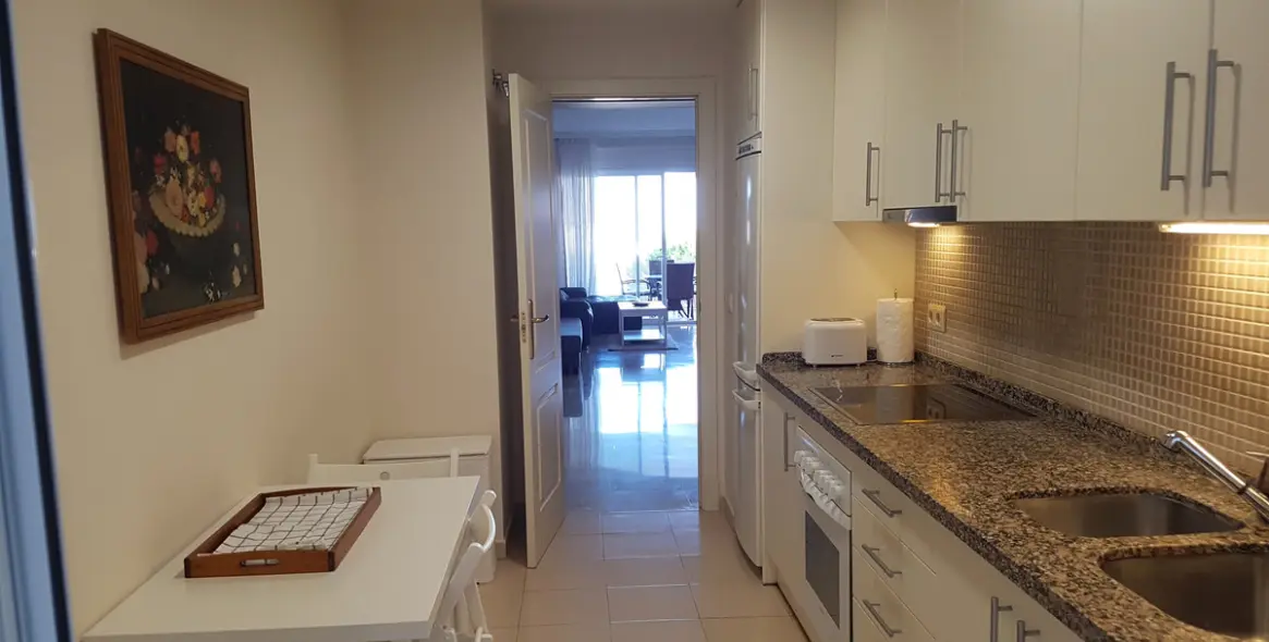 Short-term rent of middle floor apartment in Benahavís 23