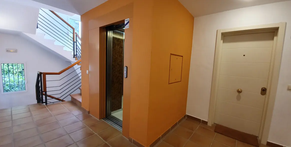Short-term rent of middle floor apartment in Benahavís 29