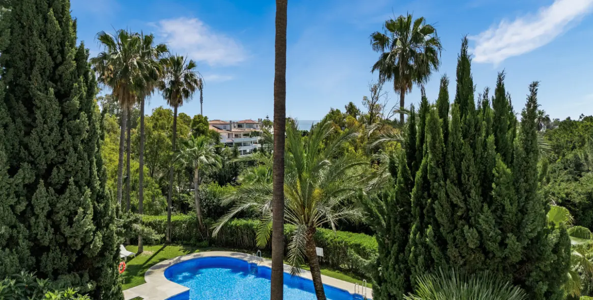 Short-term rent of middle floor apartment in The Golden Mile 1
