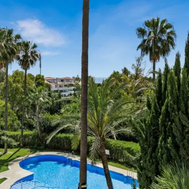 Long-term rent of middle floor apartment in The Golden Mile