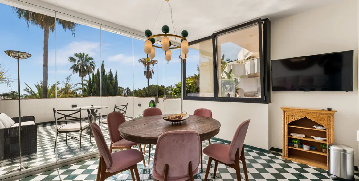 Short-term rent of middle floor apartment in The Golden Mile 2