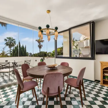 Long-term rent of middle floor apartment in The Golden Mile