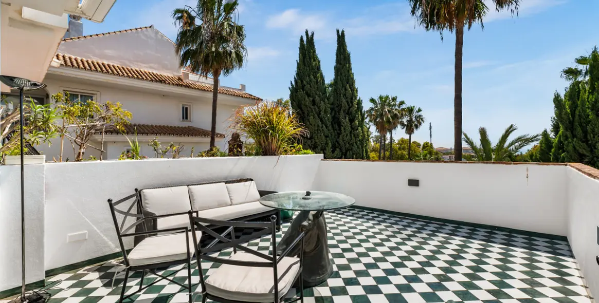 Short-term rent of middle floor apartment in The Golden Mile 3