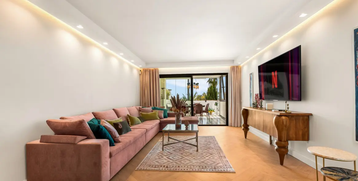 Short-term rent of middle floor apartment in The Golden Mile 4