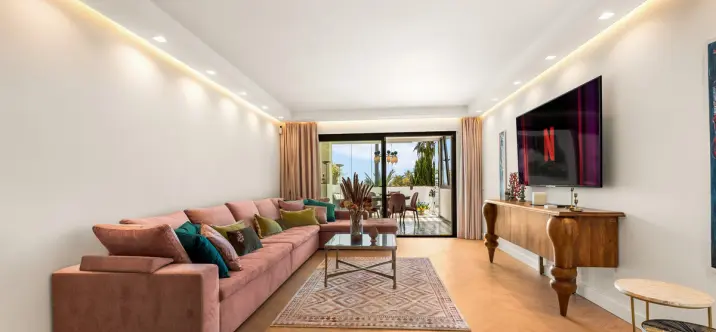 Short-term rent of middle floor apartment in The Golden Mile 3
