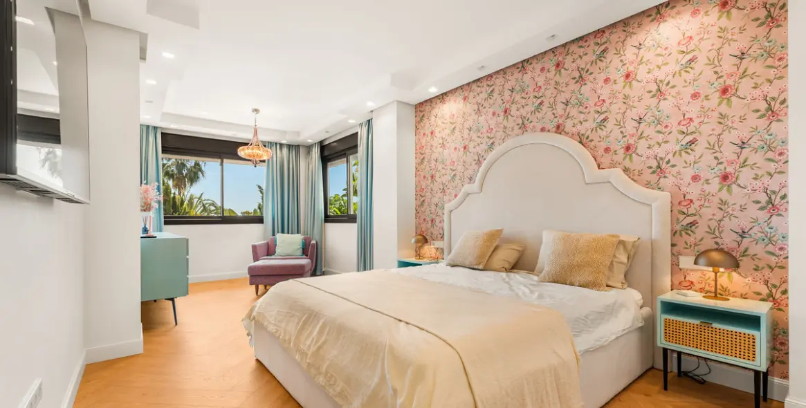 Short-term rent of middle floor apartment in The Golden Mile 5