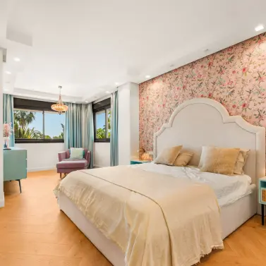 Long-term rent of middle floor apartment in The Golden Mile