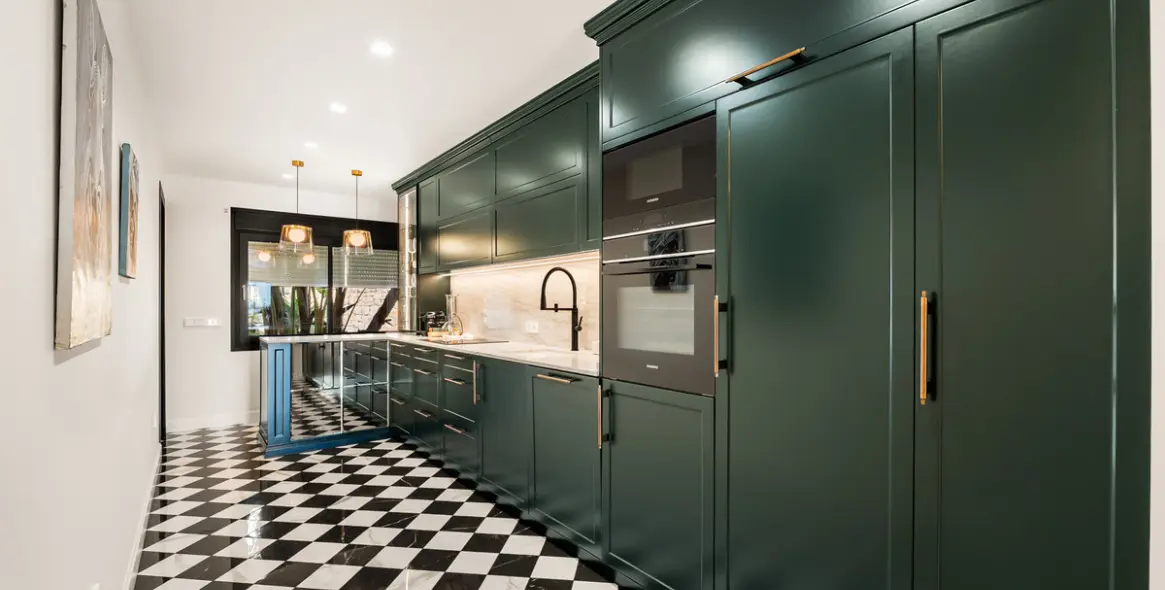 Short-term rent of middle floor apartment in The Golden Mile 6