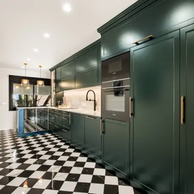 Long-term rent of middle floor apartment in The Golden Mile