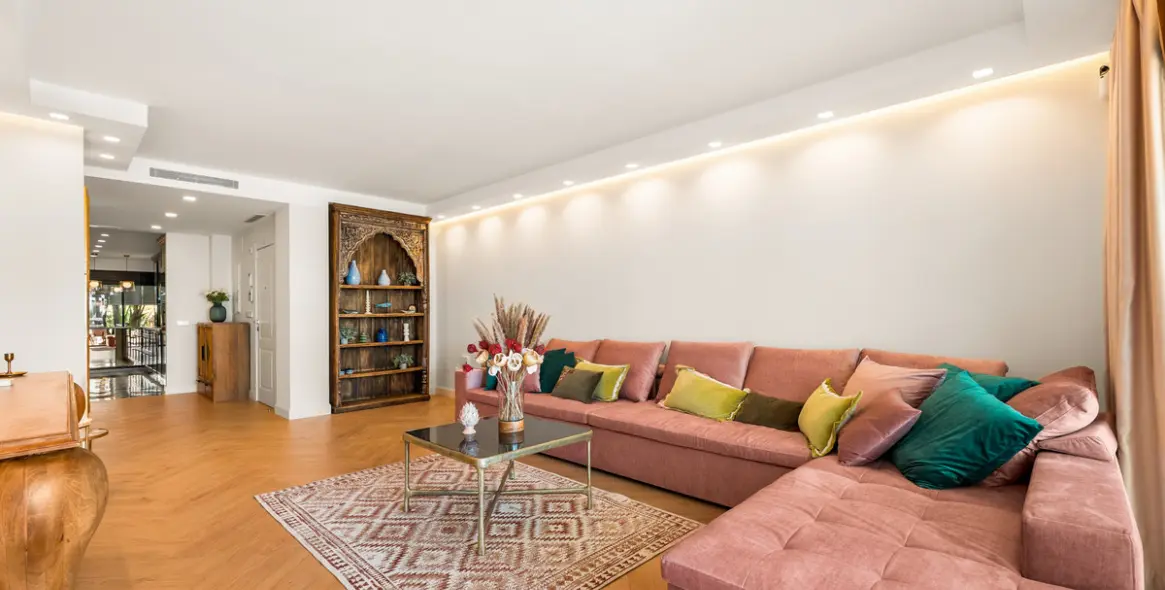 Short-term rent of middle floor apartment in The Golden Mile 9