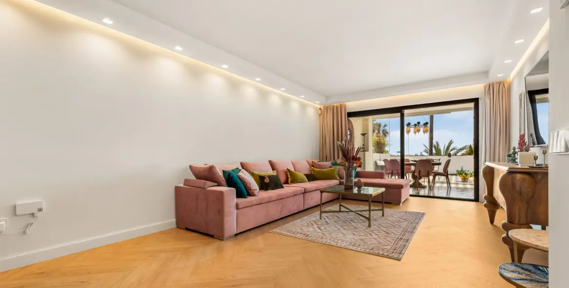 Short-term rent of middle floor apartment in The Golden Mile 10
