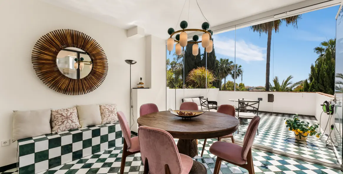 Short-term rent of middle floor apartment in The Golden Mile 11