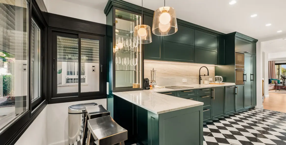 Short-term rent of middle floor apartment in The Golden Mile 12