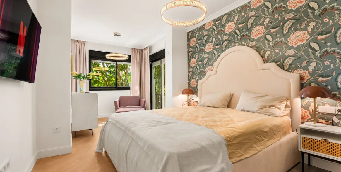 Short-term rent of middle floor apartment in The Golden Mile 15