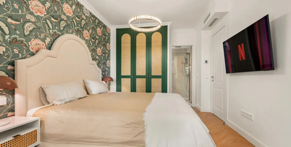 Short-term rent of middle floor apartment in The Golden Mile 16