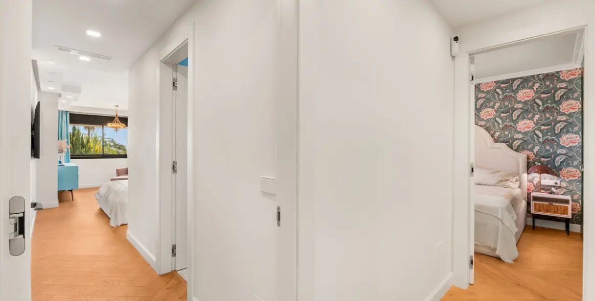 Short-term rent of middle floor apartment in The Golden Mile 21