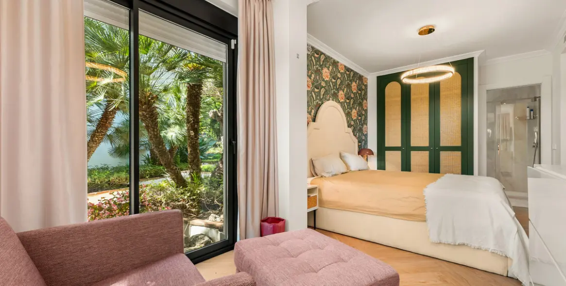 Short-term rent of middle floor apartment in The Golden Mile 24