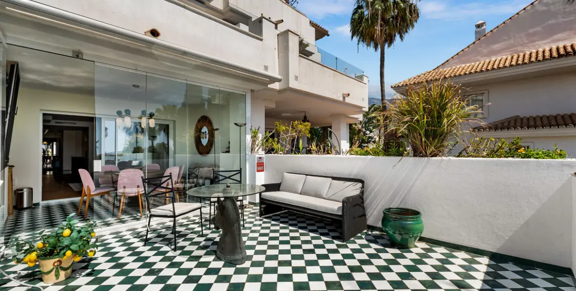 Short-term rent of middle floor apartment in The Golden Mile 25