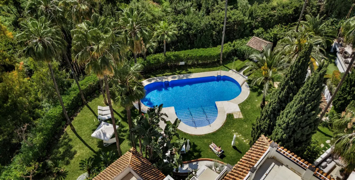 Short-term rent of middle floor apartment in The Golden Mile 29