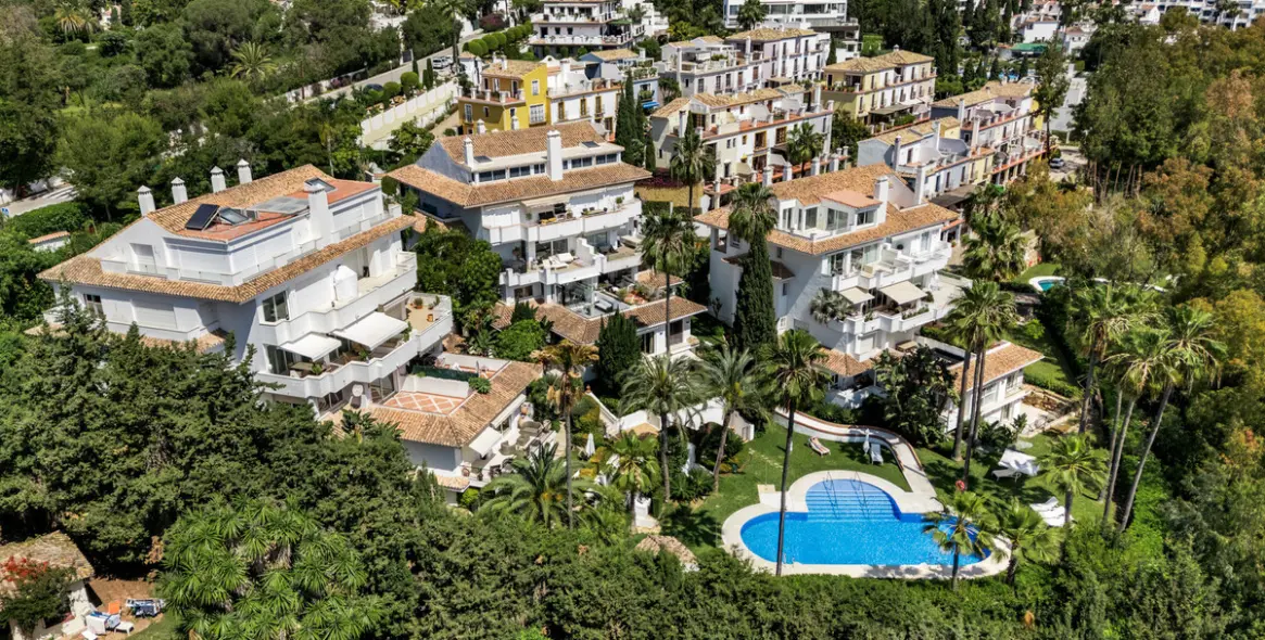 Short-term rent of middle floor apartment in The Golden Mile 31