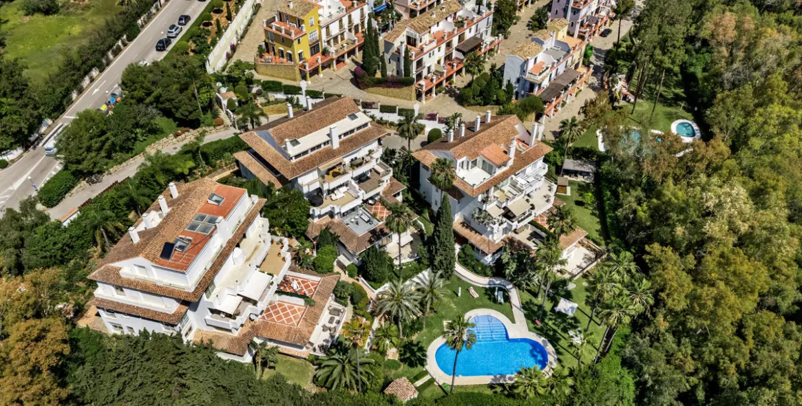 Short-term rent of middle floor apartment in The Golden Mile 32