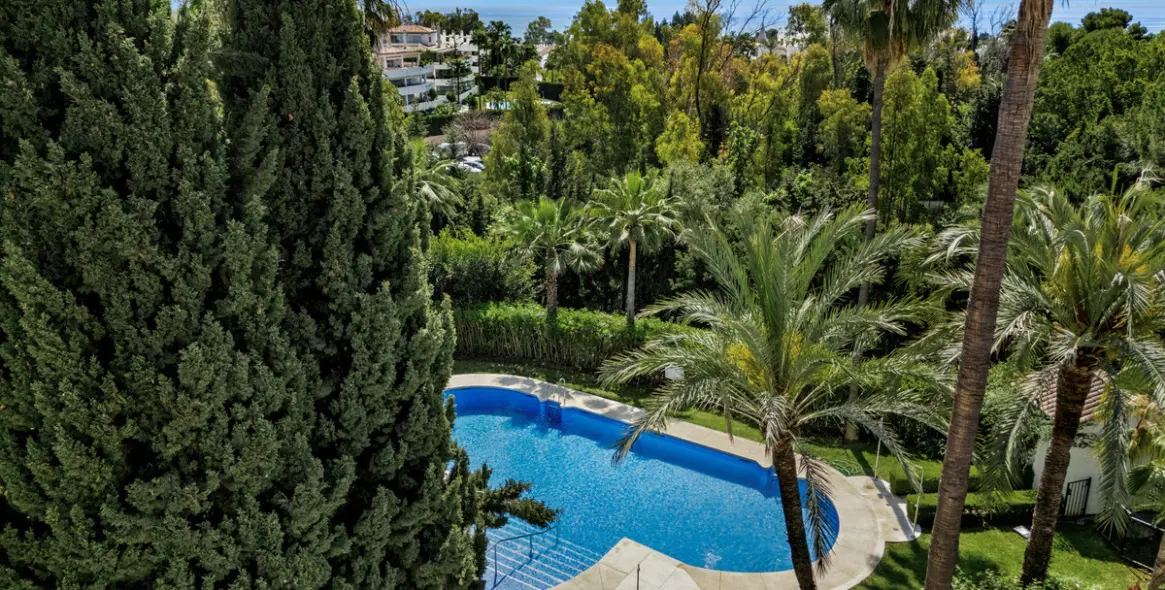 Short-term rent of middle floor apartment in The Golden Mile 33