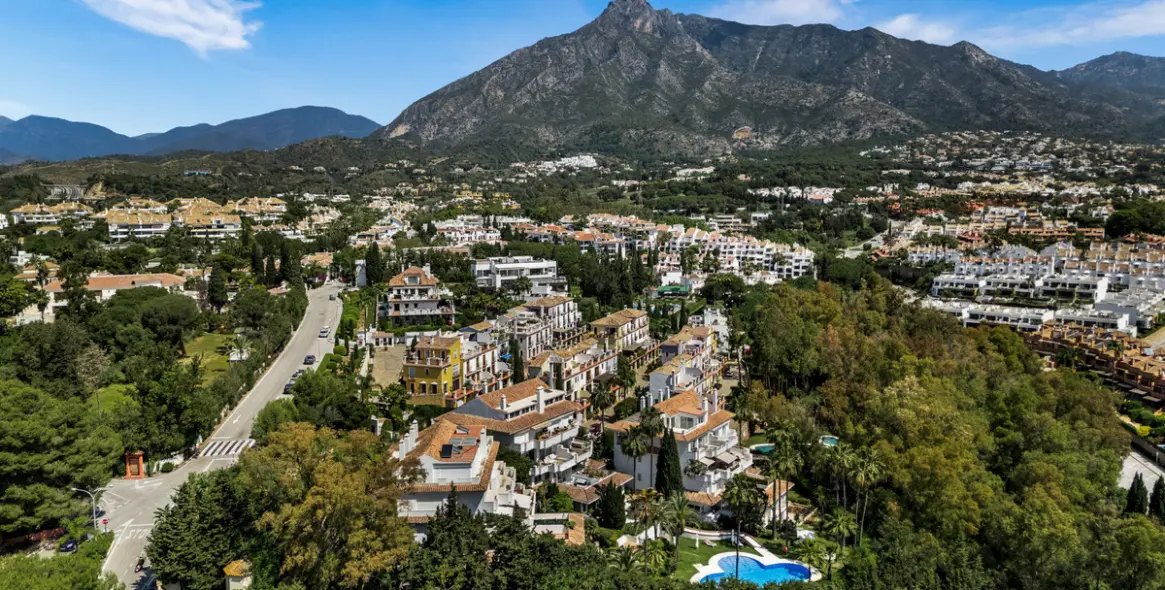 Short-term rent of middle floor apartment in The Golden Mile 35