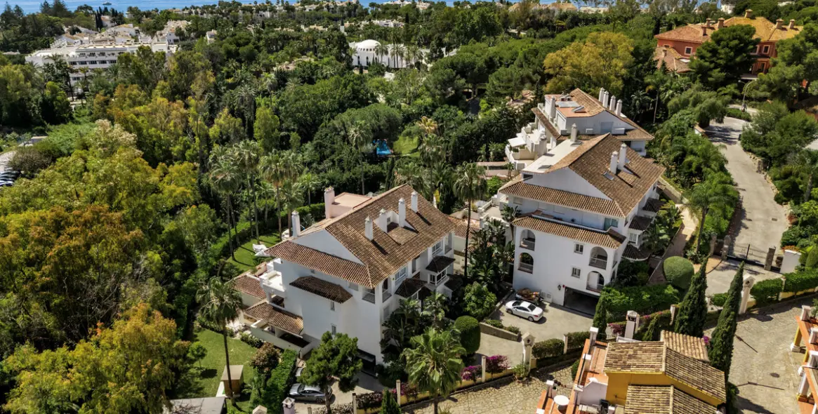 Short-term rent of middle floor apartment in The Golden Mile 37