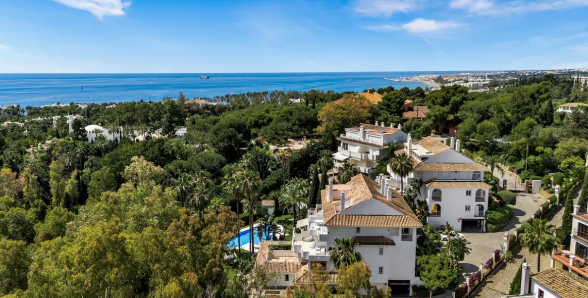 Short-term rent of middle floor apartment in The Golden Mile 38