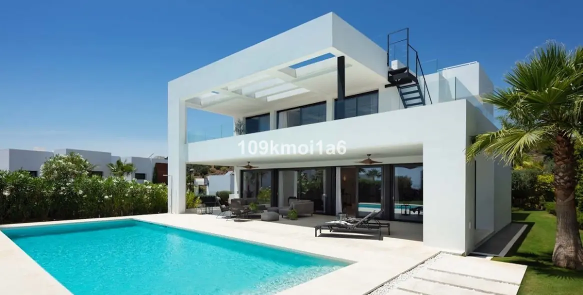 Long-term rent of detached villa in Nueva Andalucía 2