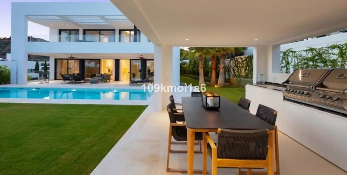 Long-term rent of detached villa in Nueva Andalucía 5