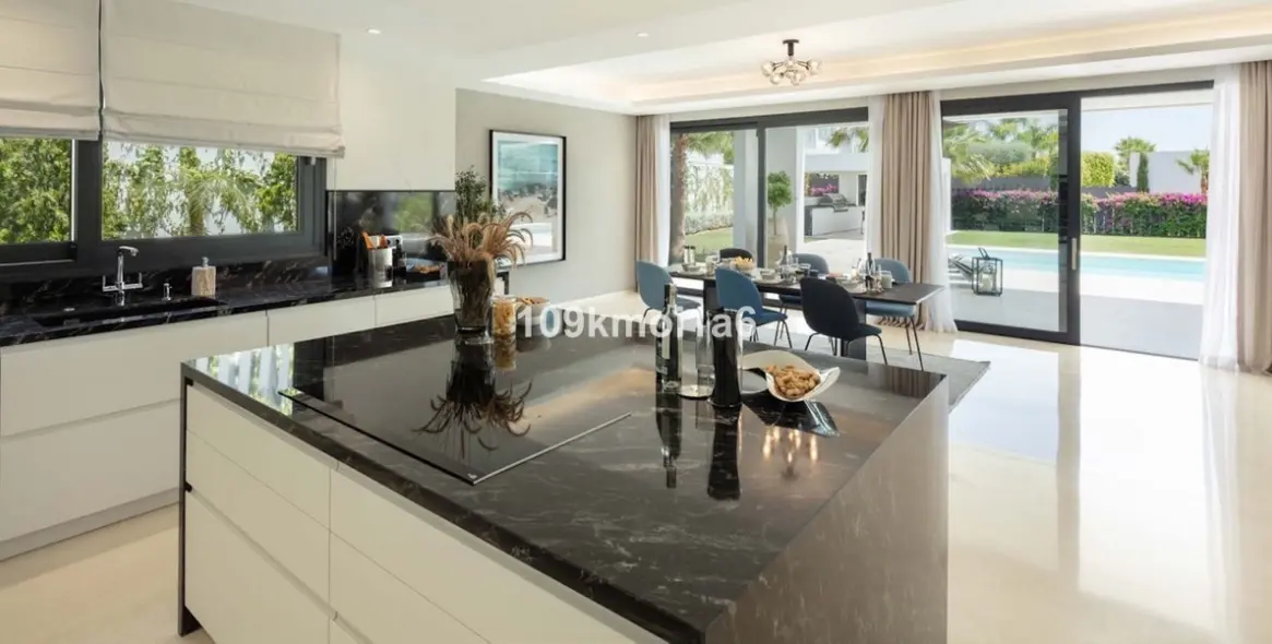Long-term rent of detached villa in Nueva Andalucía 10