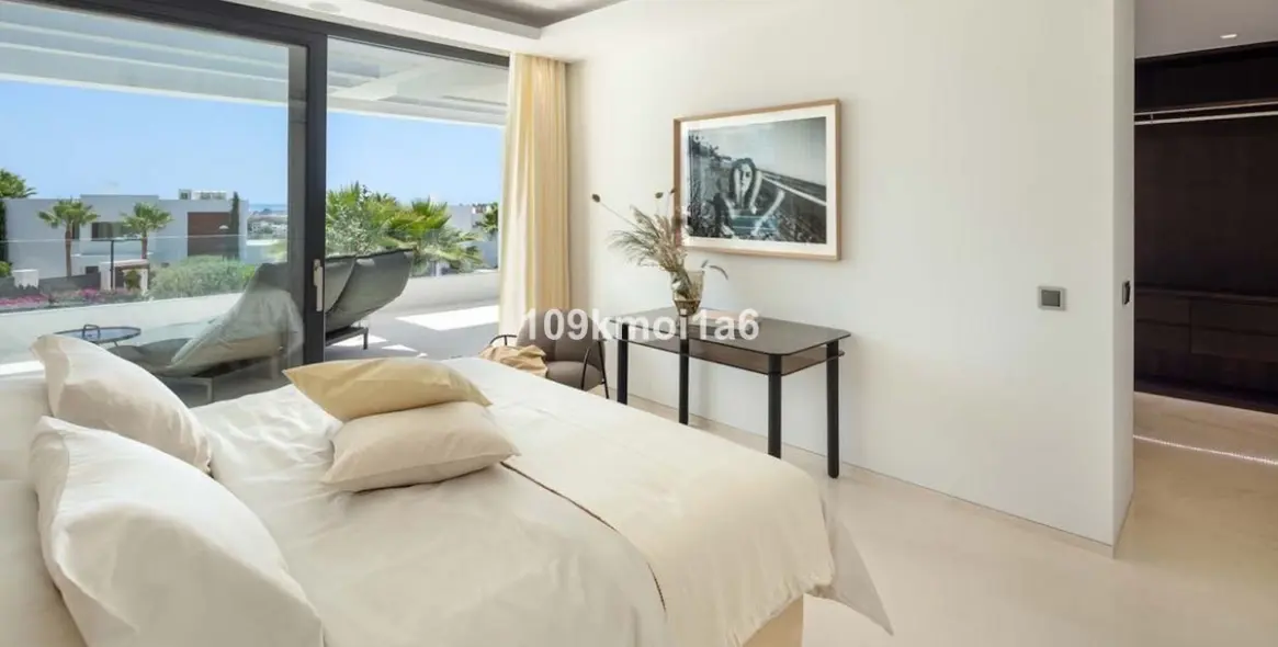Long-term rent of detached villa in Nueva Andalucía 13