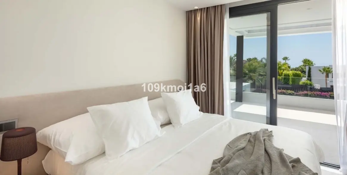 Long-term rent of detached villa in Nueva Andalucía 20