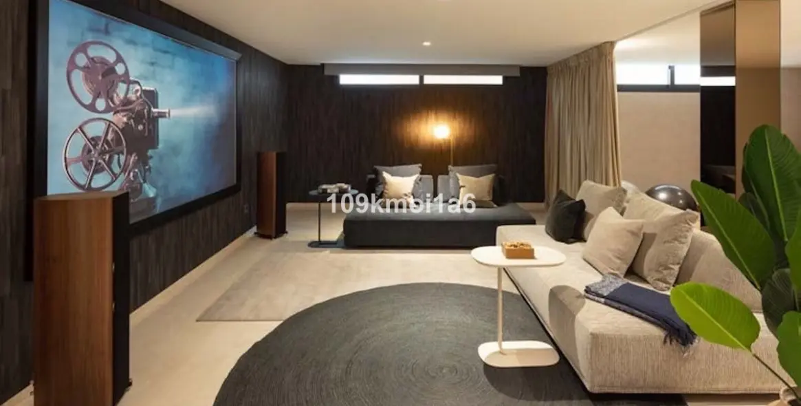 Long-term rent of detached villa in Nueva Andalucía 24