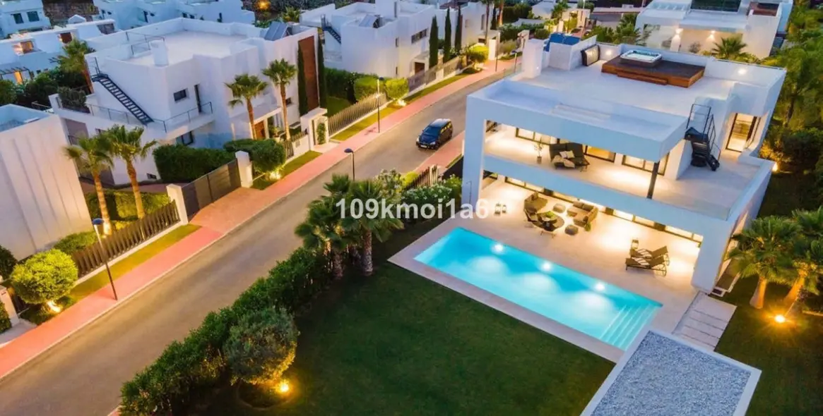 Long-term rent of detached villa in Nueva Andalucía 27