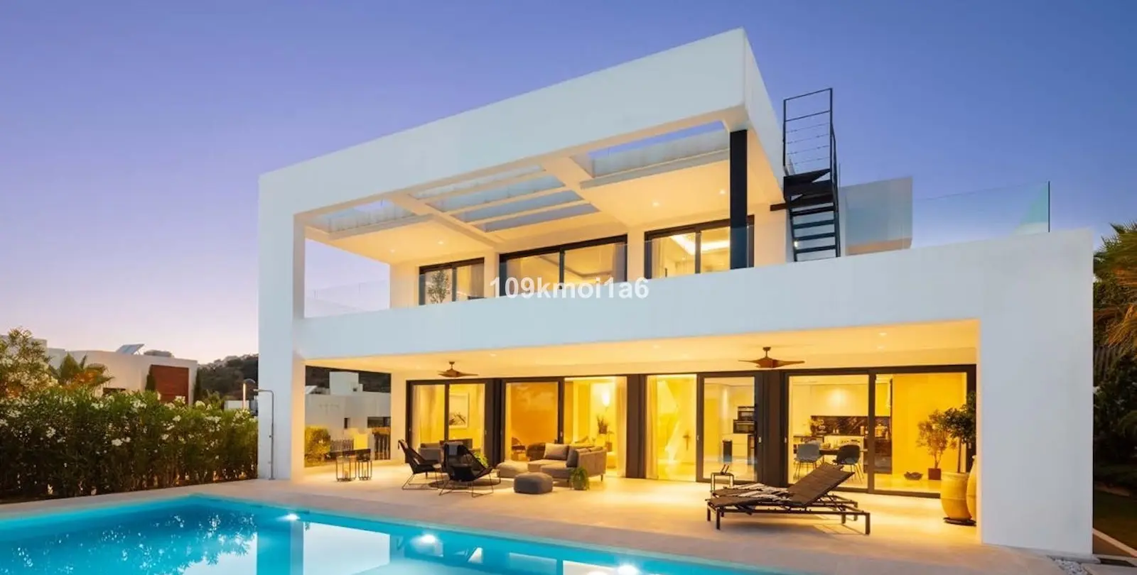Sale of detached villa in Nueva Andalucía 3