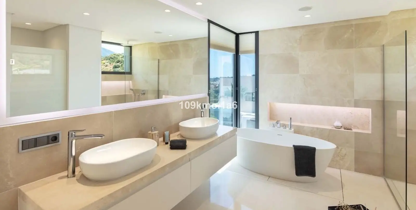 Sale of detached villa in Nueva Andalucía 14