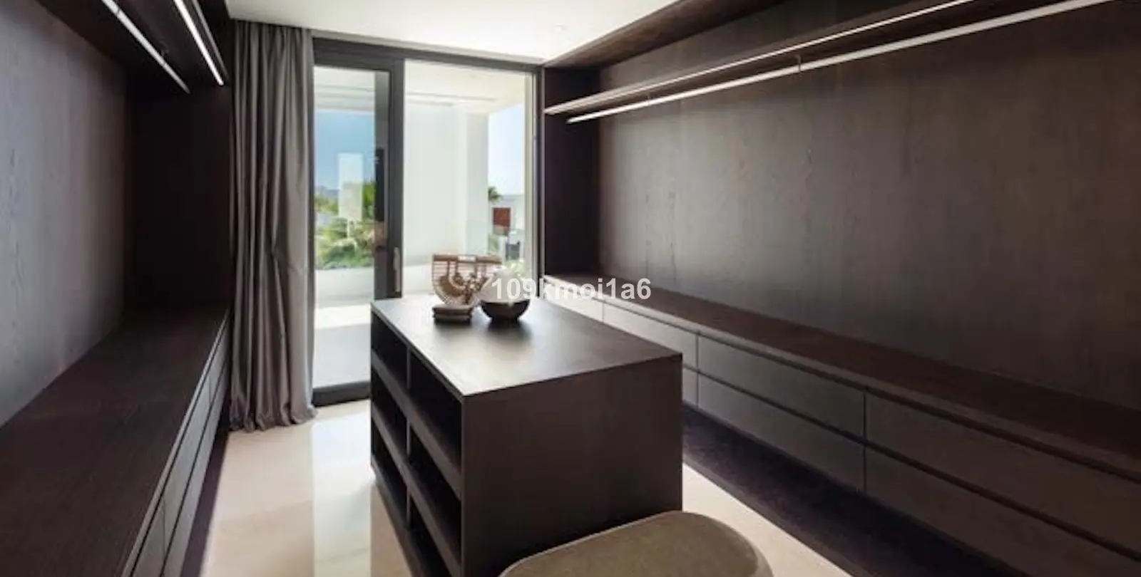 Sale of detached villa in Nueva Andalucía 16
