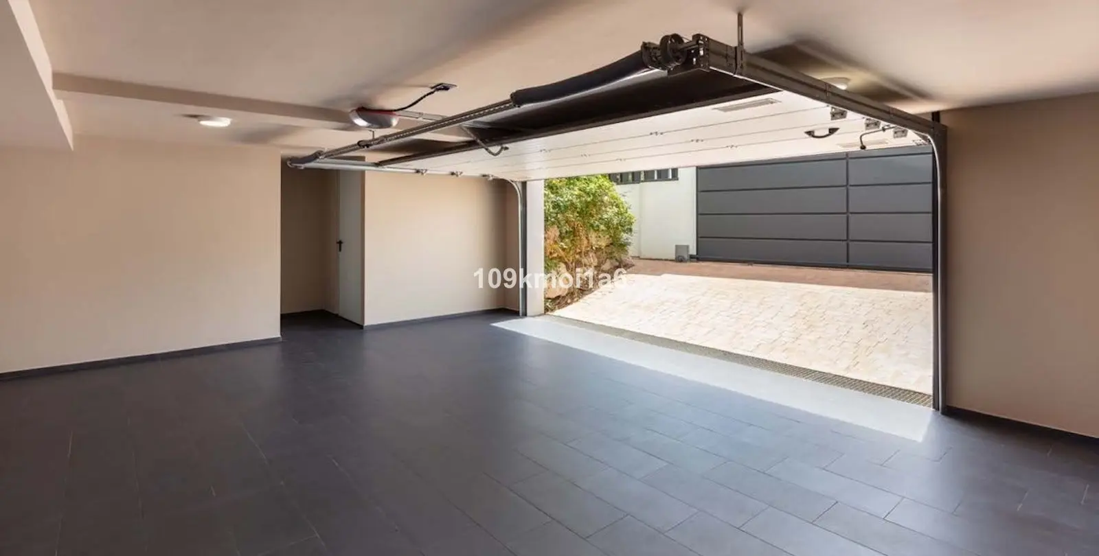 Sale of detached villa in Nueva Andalucía 26