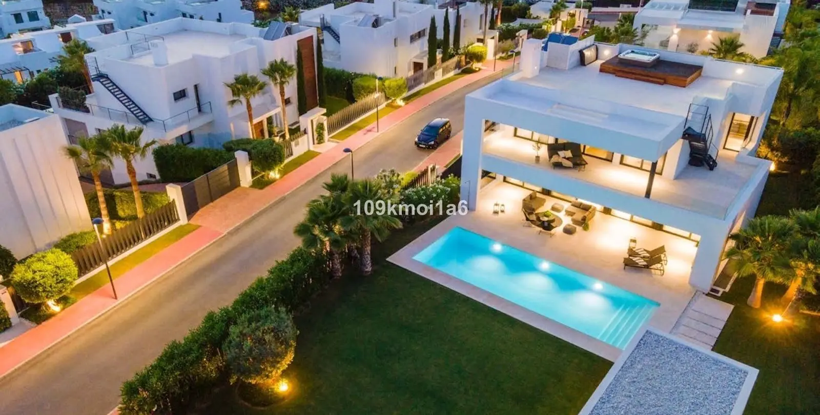 Sale of detached villa in Nueva Andalucía 27