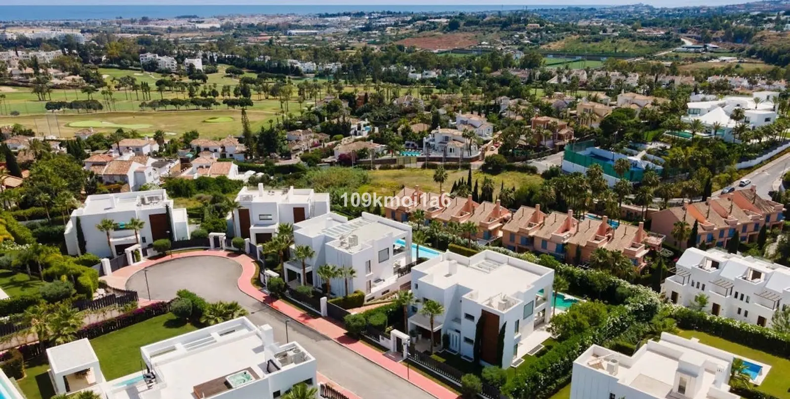 Sale of detached villa in Nueva Andalucía 28