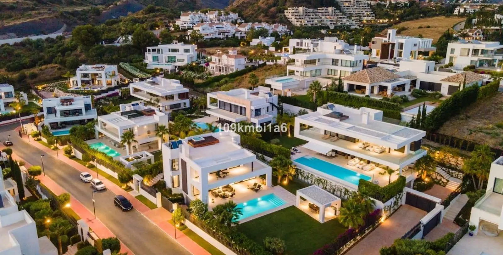 Sale of detached villa in Nueva Andalucía 30